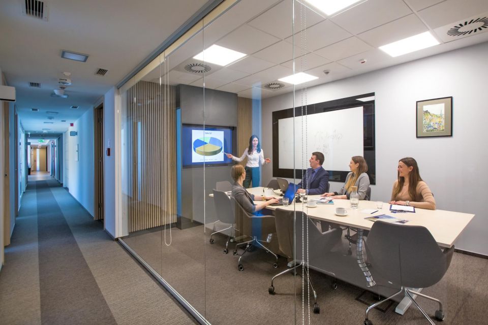 Kopiowanie i rozpowszechnianie zdjęć bez zgody autora zabronione. Carpathia Office House: Twoja Przestrzeń Biznesowa w Centrum Warszawy - galeria