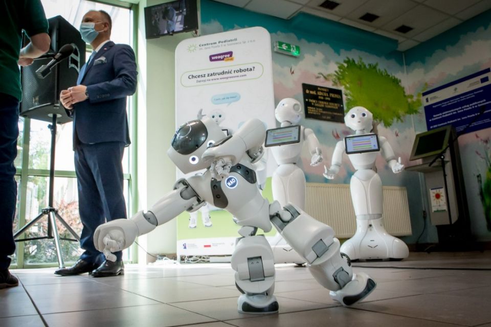 W Centrum Pediatrii w Sosnowcu roboty opowiadają bajki - galeria