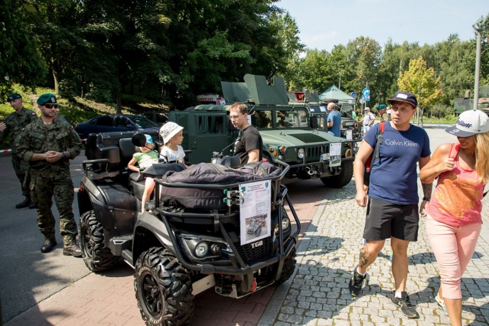 Kopiowanie i rozpowszechnianie zdjęć bez zgody autora zabronione. Wojewódzkie obchody Święta Wojska Polskiego - galeria
