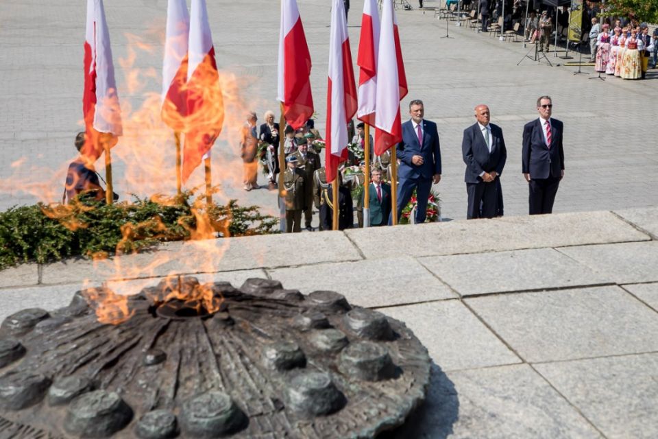 Kopiowanie i rozpowszechnianie zdjęć bez zgody autora zabronione. Wojewódzkie obchody Święta Wojska Polskiego - galeria