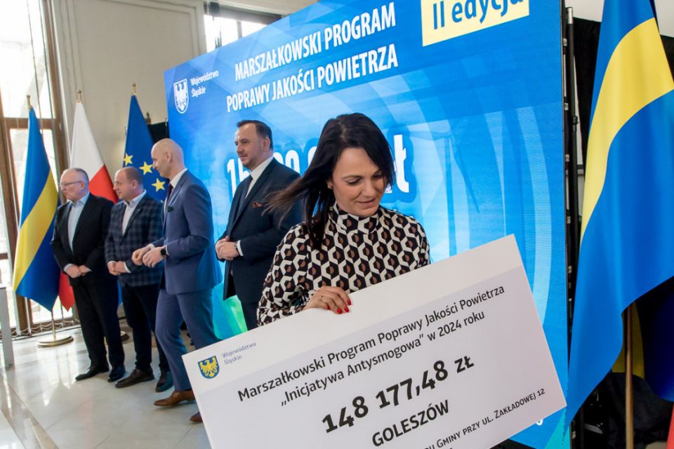 Kopiowanie i rozpowszechnianie zdjęć bez zgody autora zabronione. II edycja Marszałkowskiego Programu Poprawy Jakości Powietrza. Wręczono czeki na projekty - galeria