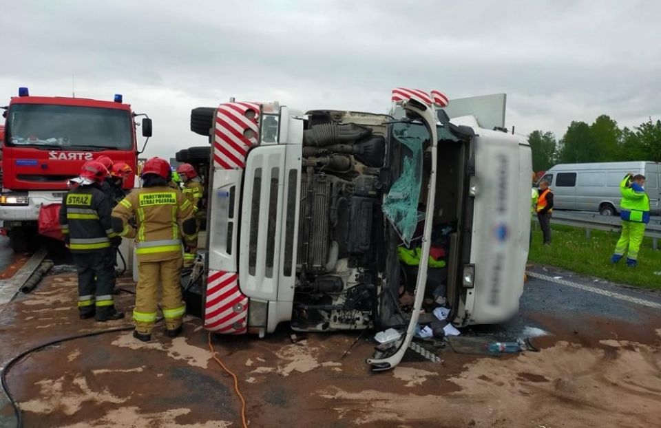 Wypadek na autostradzie A4 w Mysłowicach. Przewróciła się ciężarówka - galeria
