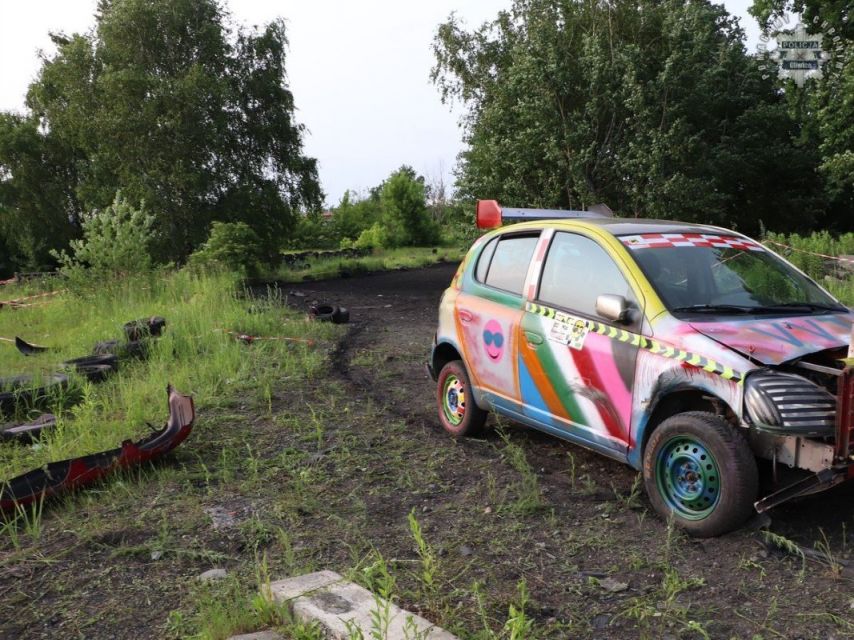 Wypadek na Wrak Race w Gliwicach. Oderwane koło pojazdu uderzyło w uczestniczkę - galeria