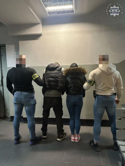 Zatrzymani z łupem, narkotykami i bronią. Policyjna kontrola ujawnia wszystko! - galeria