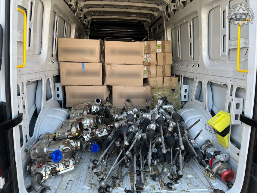 Policja rozbiła gang złodziei – kradli z pociągów towary warte miliony - galeria