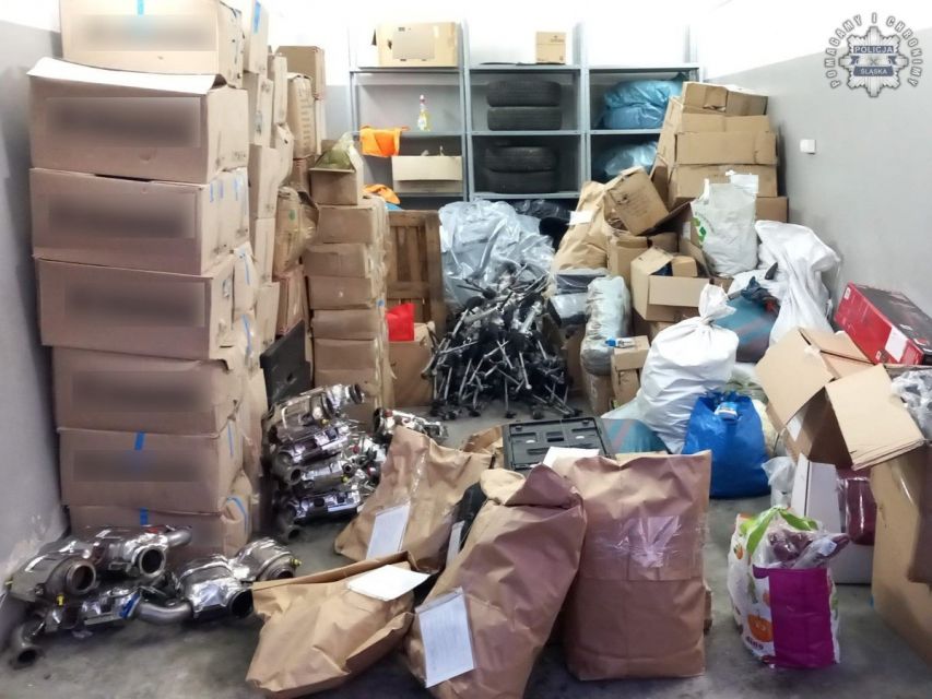 Policja rozbiła gang złodziei – kradli z pociągów towary warte miliony - galeria