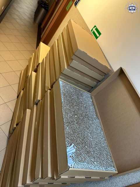 Niecodzienny transport w Rudzie Śląskiej! Karawanem przewozili nielegalne papierosy - galeria