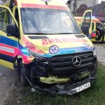 Niebezpieczne zdarzenie na DK78. Kolizja z udziałem karetki w Zawierciu. - galeria