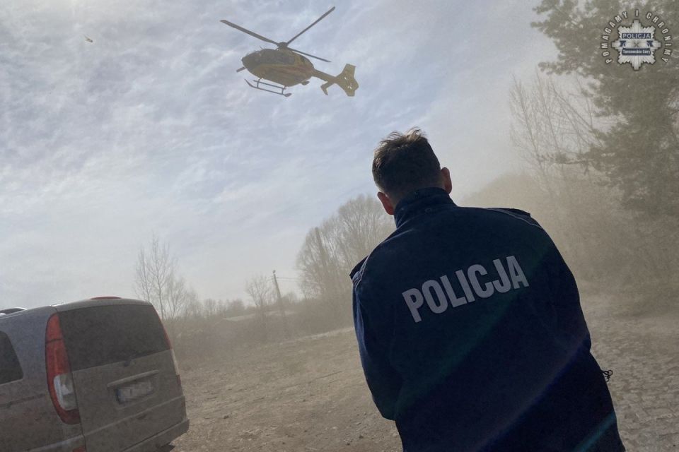 14-latek przygnieciony przez konar drzewa w Miasteczku Śląskim. Chłopiec trafił do szpitala - galeria