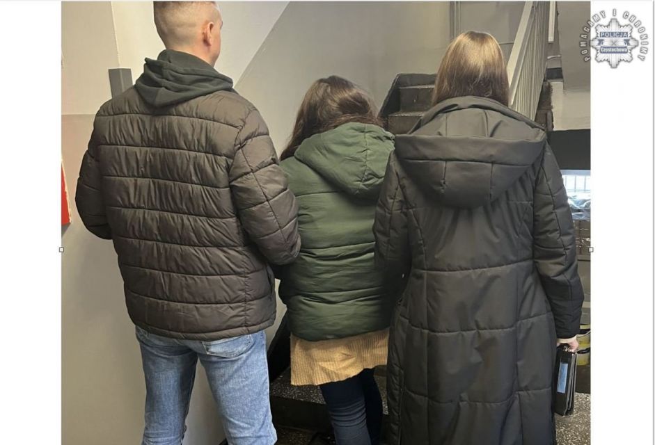 Częstochowa: Dziecko w samej koszulce na mrozie – matka i konkubent pijani w mieszkaniu! - galeria