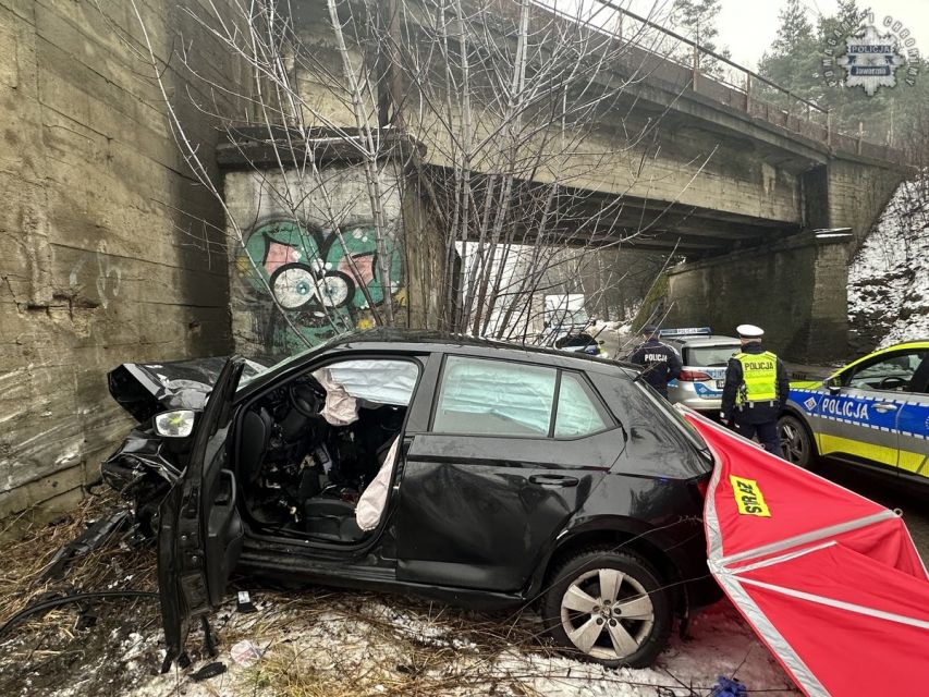 Tragiczny wypadek drogowy w Jaworznie – kierowca nie żyje - galeria