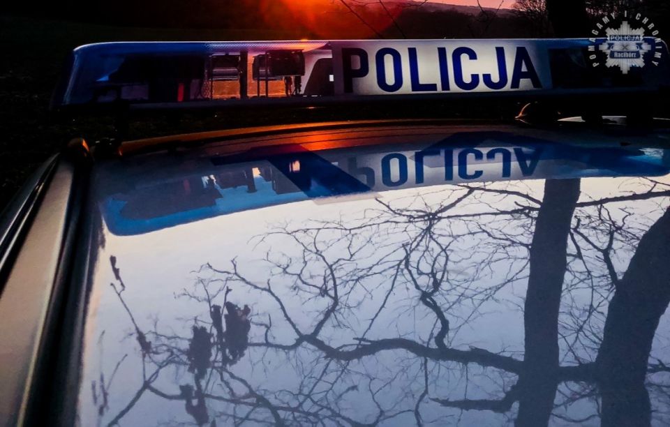 Policjanci i strażacy uratowali życie 80-latkowi w Raciborzu - galeria