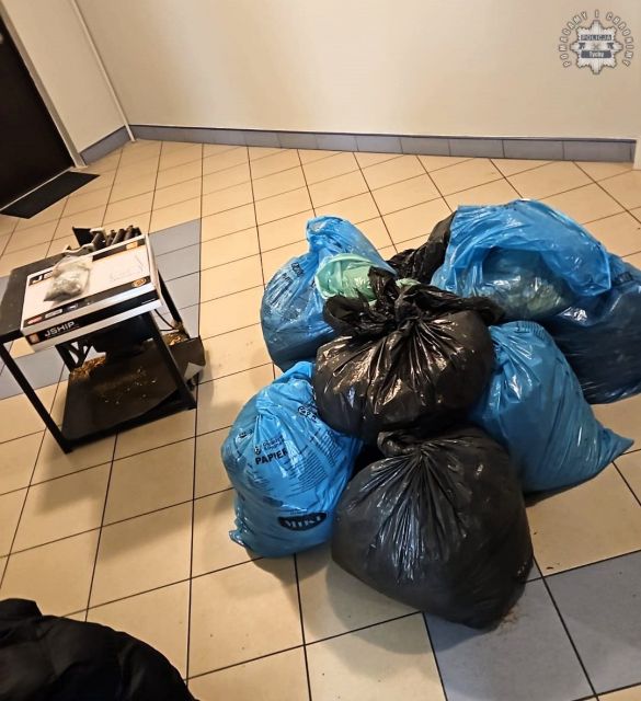Nielegalny handel tytoniem w Bieruniu – 33 kg tytoniu bez polskich znaków akcyzy - galeria