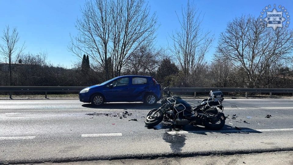 Zderzenie motocykla z samochodem w Tychach – ranny kierowca jednośladu - galeria