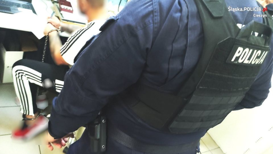 Kopiowanie i rozpowszechnianie zdjęć bez zgody autora zabronione. Płynna amfetamina w posiadaniu 49-latka z Cieszyna. Z zabezpieczonej substancji można było wytworzyć 4 kg narkotyku! - galeria