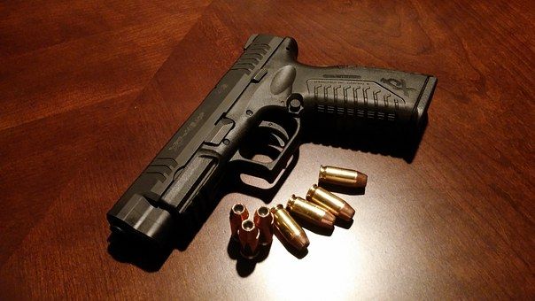 Kopiowanie i rozpowszechnianie zdjęć bez zgody autora zabronione. Bytom: Agresywny 19-latek zaatakował nożem policjantów. Padły strzały - galeria