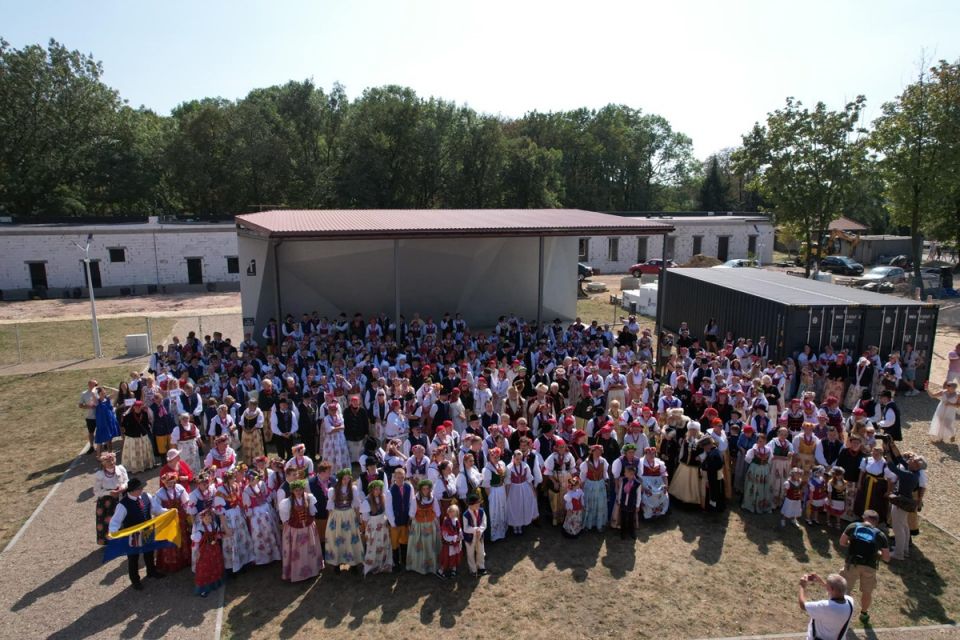 Bytomianie próbowali pobić rekord Polski w liczbie osób w stroju śląskim - galeria