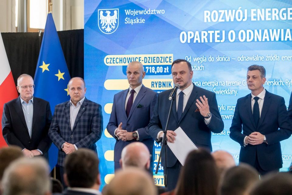 II edycja Marszałkowskiego Programu Poprawy Jakości Powietrza. Wręczono czeki na projekty - galeria