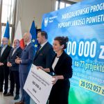 Kopiowanie i rozpowszechnianie zdjęć bez zgody autora zabronione. II edycja Marszałkowskiego Programu Poprawy Jakości Powietrza. Wręczono czeki na projekty - galeria