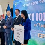 Kopiowanie i rozpowszechnianie zdjęć bez zgody autora zabronione. II edycja Marszałkowskiego Programu Poprawy Jakości Powietrza. Wręczono czeki na projekty - galeria