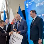 Kopiowanie i rozpowszechnianie zdjęć bez zgody autora zabronione. II edycja Marszałkowskiego Programu Poprawy Jakości Powietrza. Wręczono czeki na projekty - galeria
