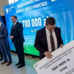 Kopiowanie i rozpowszechnianie zdjęć bez zgody autora zabronione. II edycja Marszałkowskiego Programu Poprawy Jakości Powietrza. Wręczono czeki na projekty - galeria