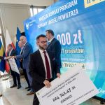 Kopiowanie i rozpowszechnianie zdjęć bez zgody autora zabronione. II edycja Marszałkowskiego Programu Poprawy Jakości Powietrza. Wręczono czeki na projekty - galeria