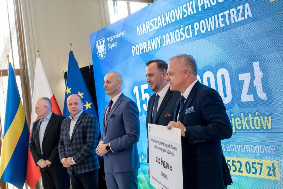 II edycja Marszałkowskiego Programu Poprawy Jakości Powietrza. Wręczono czeki na projekty - galeria
