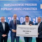 Kopiowanie i rozpowszechnianie zdjęć bez zgody autora zabronione. II edycja Marszałkowskiego Programu Poprawy Jakości Powietrza. Wręczono czeki na projekty - galeria