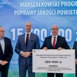Kopiowanie i rozpowszechnianie zdjęć bez zgody autora zabronione. II edycja Marszałkowskiego Programu Poprawy Jakości Powietrza. Wręczono czeki na projekty - galeria