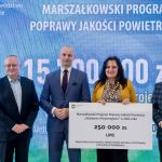 Kopiowanie i rozpowszechnianie zdjęć bez zgody autora zabronione. II edycja Marszałkowskiego Programu Poprawy Jakości Powietrza. Wręczono czeki na projekty - galeria