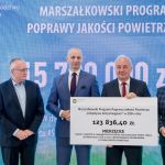 Kopiowanie i rozpowszechnianie zdjęć bez zgody autora zabronione. II edycja Marszałkowskiego Programu Poprawy Jakości Powietrza. Wręczono czeki na projekty - galeria