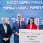 Kopiowanie i rozpowszechnianie zdjęć bez zgody autora zabronione. II edycja Marszałkowskiego Programu Poprawy Jakości Powietrza. Wręczono czeki na projekty - galeria