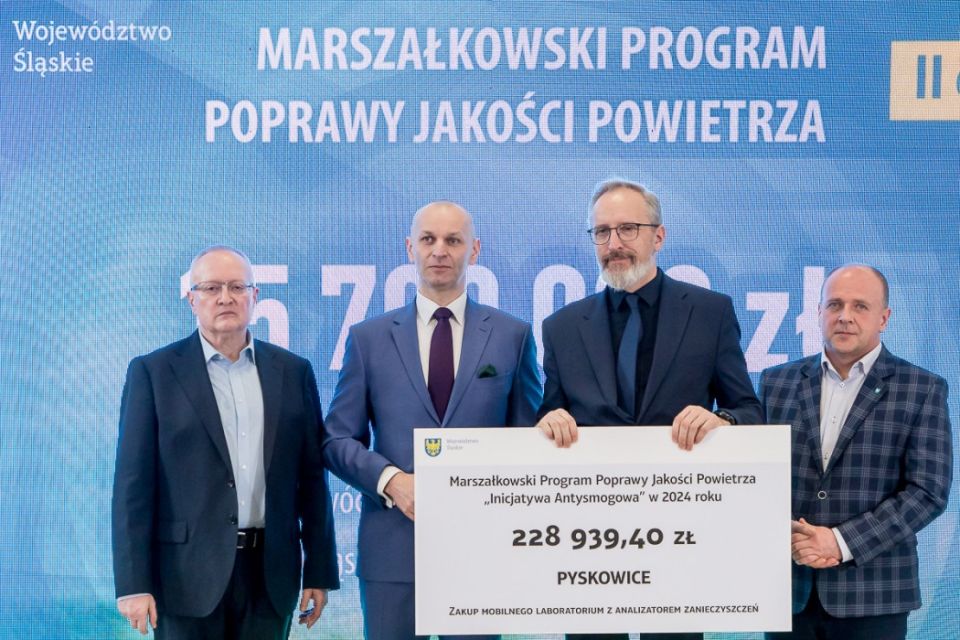 II edycja Marszałkowskiego Programu Poprawy Jakości Powietrza. Wręczono czeki na projekty - galeria
