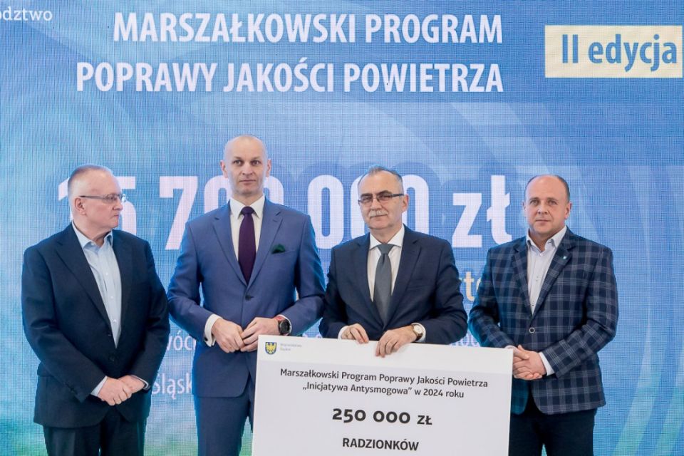 II edycja Marszałkowskiego Programu Poprawy Jakości Powietrza. Wręczono czeki na projekty - galeria