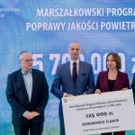 Kopiowanie i rozpowszechnianie zdjęć bez zgody autora zabronione. II edycja Marszałkowskiego Programu Poprawy Jakości Powietrza. Wręczono czeki na projekty - galeria