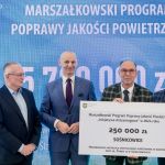 Kopiowanie i rozpowszechnianie zdjęć bez zgody autora zabronione. II edycja Marszałkowskiego Programu Poprawy Jakości Powietrza. Wręczono czeki na projekty - galeria
