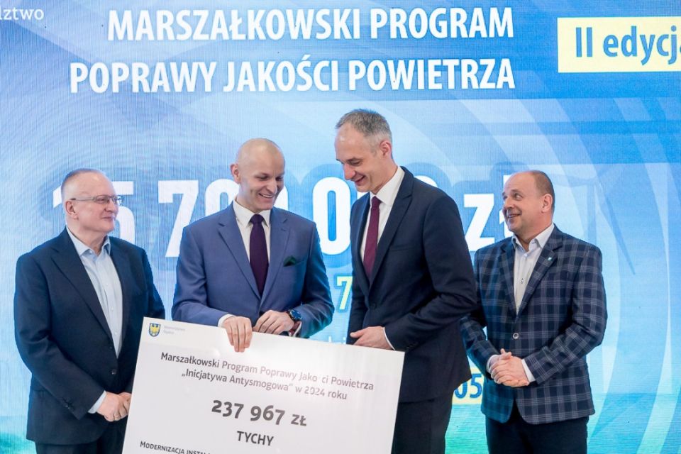 II edycja Marszałkowskiego Programu Poprawy Jakości Powietrza. Wręczono czeki na projekty - galeria
