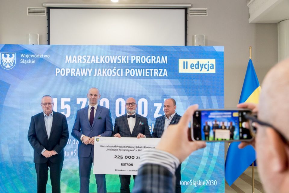II edycja Marszałkowskiego Programu Poprawy Jakości Powietrza. Wręczono czeki na projekty - galeria