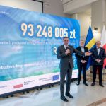 Kopiowanie i rozpowszechnianie zdjęć bez zgody autora zabronione. II edycja Marszałkowskiego Programu Poprawy Jakości Powietrza. Wręczono czeki na projekty - galeria