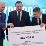 Kopiowanie i rozpowszechnianie zdjęć bez zgody autora zabronione. II edycja Marszałkowskiego Programu Poprawy Jakości Powietrza. Wręczono czeki na projekty - galeria
