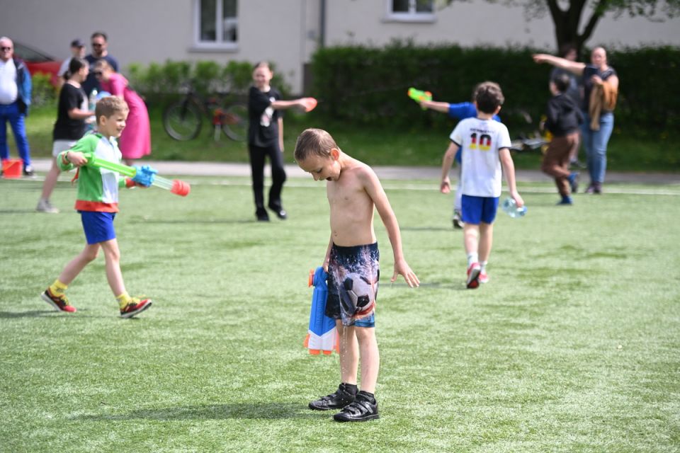 Śmigus-Dyngus w Chorzowie jak za dawnych lat! Wodne bitwy przyciągnęły tłumy - galeria