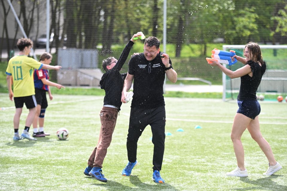 Śmigus-Dyngus w Chorzowie jak za dawnych lat! Wodne bitwy przyciągnęły tłumy - galeria