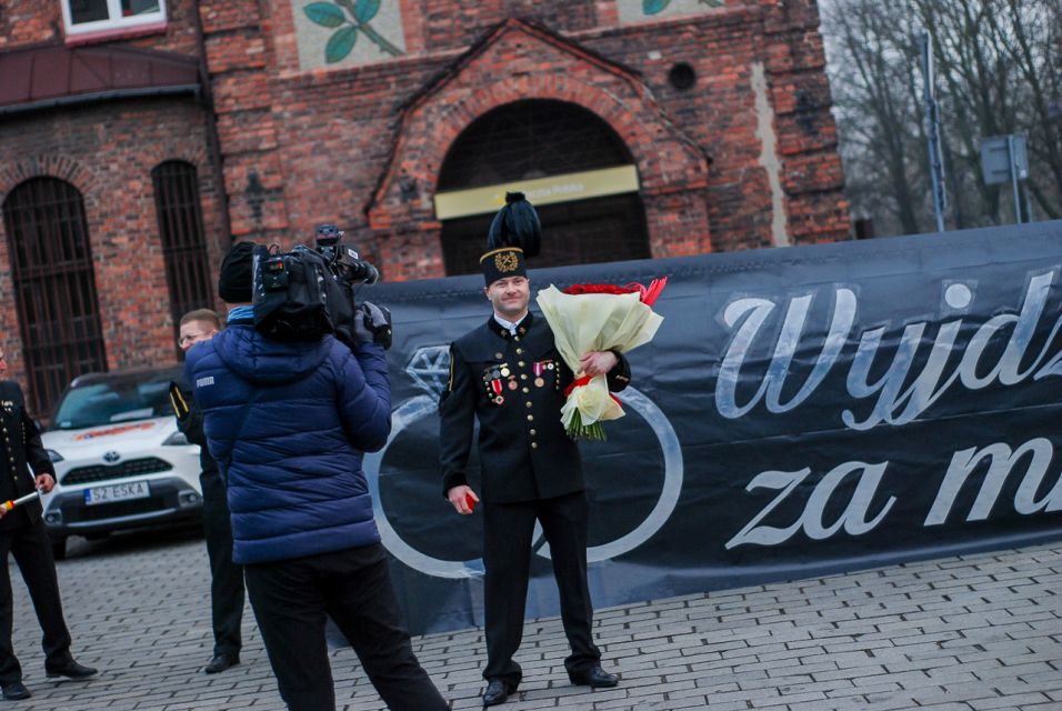 Oświadczyny z zaskoczenia. Podczas Górniczej Pobudki na Nikiszu [ZDJĘCIA] - galeria