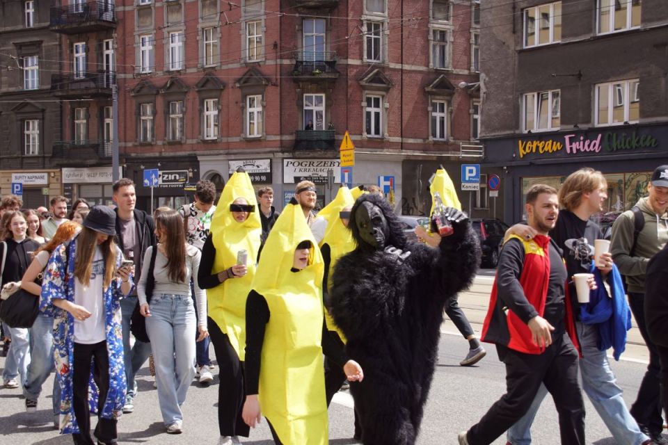 Studenci przejęli klucze do miasta! Ulicami Katowic przeszedł Wielki Korowód Studencki! - galeria