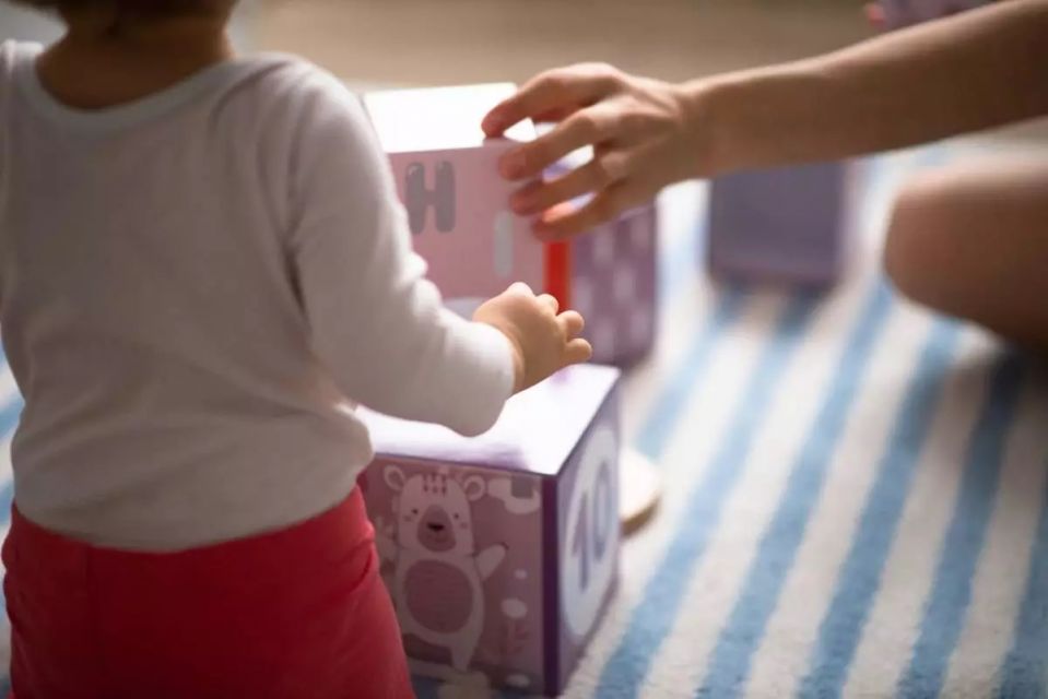 Kopiowanie i rozpowszechnianie zdjęć bez zgody autora zabronione. ZUS wypłaca 800 plus na nowy okres świadczeniowy - galeria