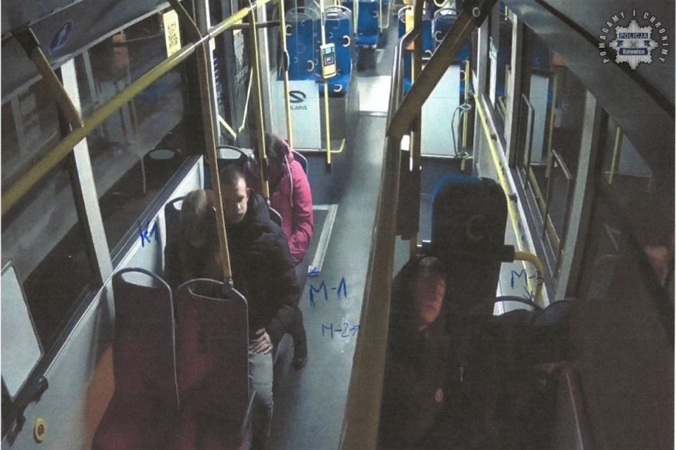 Brutalne pobicie na rynku w Katowicach. Policja publikuje zdjęcia sprawców! - galeria