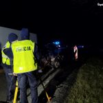 Kopiowanie i rozpowszechnianie zdjęć bez zgody autora zabronione. Tragiczny wypadek na drodze w Zacharzowicach. Zginął kierowca osobówki! - galeria
