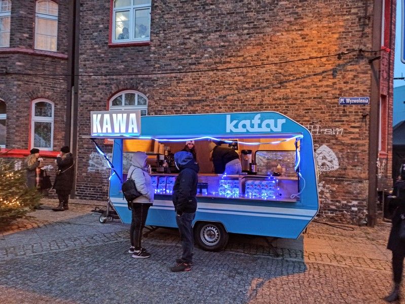 Nikiszowiec to magiczne miejsce na mapie Katowic. Od lat odbywa się tu wyjątkowy jarmark bożonarodzeniowy - galeria