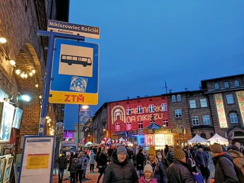Nikiszowiec to magiczne miejsce na mapie Katowic. Od lat odbywa się tu wyjątkowy jarmark bożonarodzeniowy - galeria